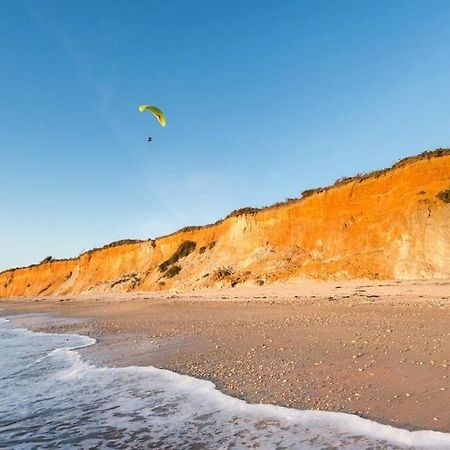 Tiny house sur terrain boisé à 10 mn de la mer Férel Eksteriør bilde