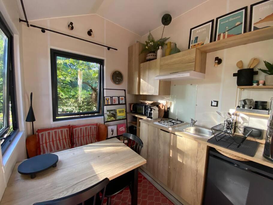 Tiny house sur terrain boisé à 10 mn de la mer Férel Eksteriør bilde